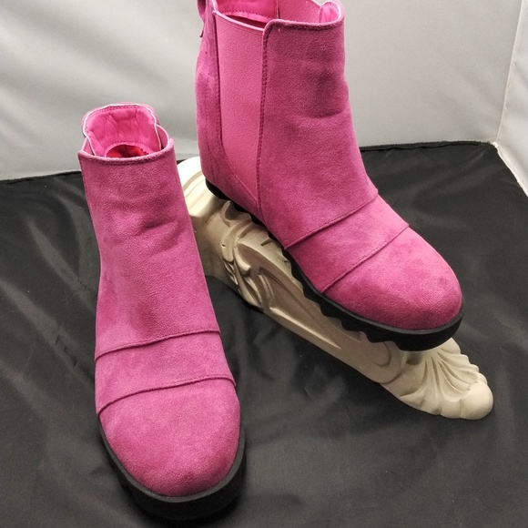 Source unknown- Bright pink,suede ankle boot - Picture 2 of 3